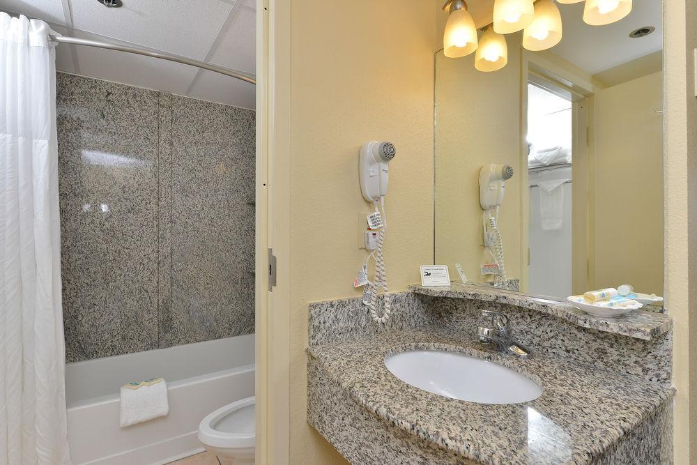Hotel Four Points By Sheraton Virginia Oceanfront 3*
